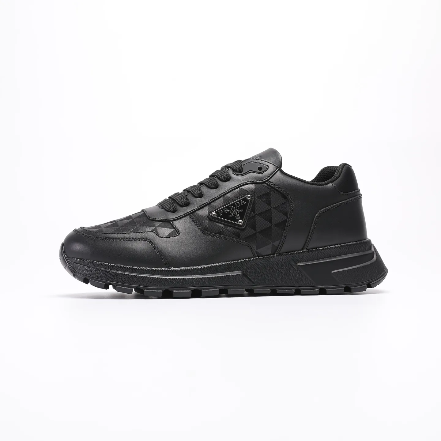 Batch 580 [PRADA] Men's shoes are popular in the counter, official website synchronization, high-quality shipments. Fabric: original cowhide with snakeskin. Lining: cowhide feet + cowhide lining. Outsole: original TPU + foam. Size: 38-46